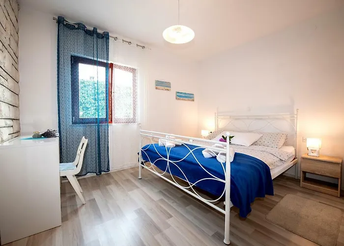 Mediteraneo Apartment *